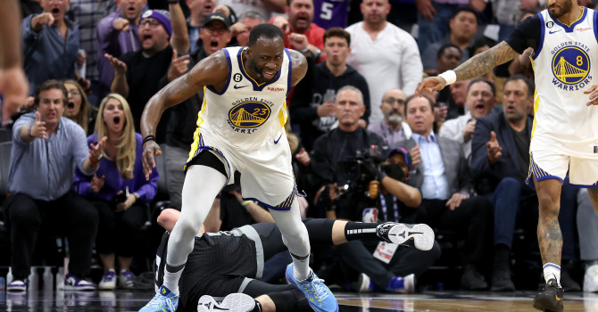 “The Warriors Fall to Kings in Game 2: Frequent Mistakes and Foul Troubles Lead to Defeat”