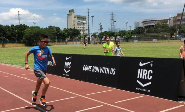 《健達兒童路跑》運動習慣從小培養，父母假日硬起來，參加Nike兒童訓練營