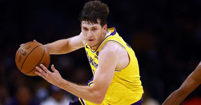 Austin Reaves’s role change in the first and second lines during the period of holding the ball – NBA – Basketball | Sports Vision